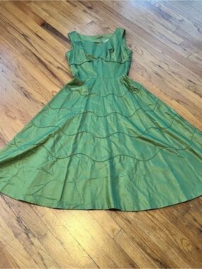 Vintage Green Sleeveless Wave Midi Dress